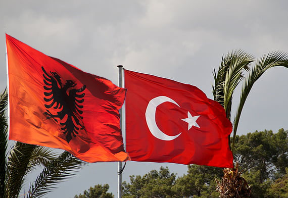 DW: H Τουρκία «επενδύει» στην Αλβανία