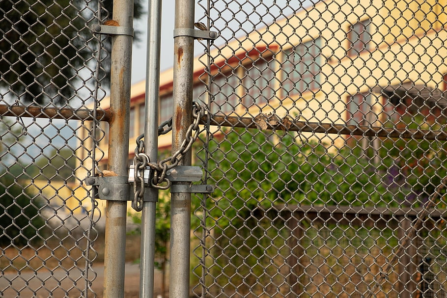 İran'da okullarda hayat durdu: Ders ve internet yok