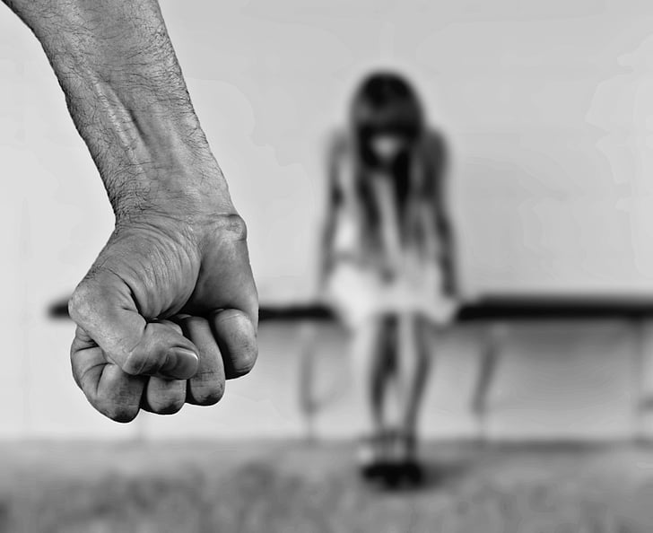 Βίασε τη σύζυγό του και ανέβασε το βίντεο στο διαδίκτυο