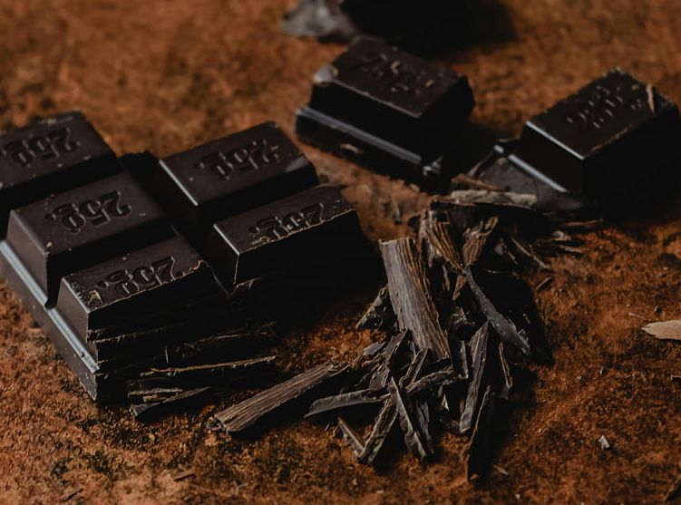 Bitter çikolata sağlıklı mı? Faydaları ve riskleri neler