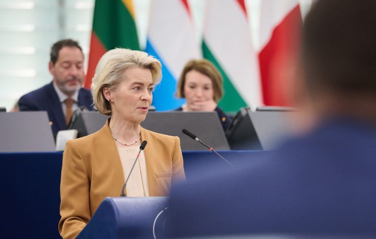 Φον ντερ Λάιεν για τραγωδία στην Ψάθα: Η Ευρώπη πενθεί μαζί με την Ελλάδα και τη Δανία