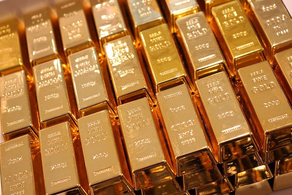 Ο χρυσός επιστρέφει πάνω από τα 4.700 δολάρια με ώθηση από το ασθενές δολάριο