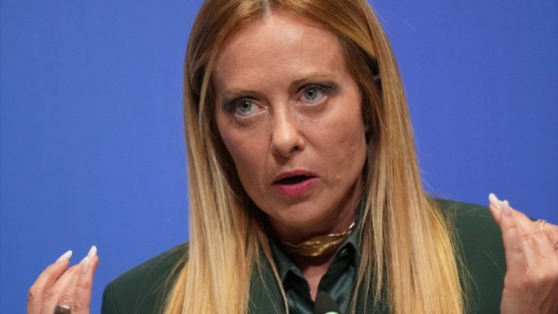 Μελόνι: Καταργεί οριστικά τα τέλη κυκλοφορίας στην Ιταλία