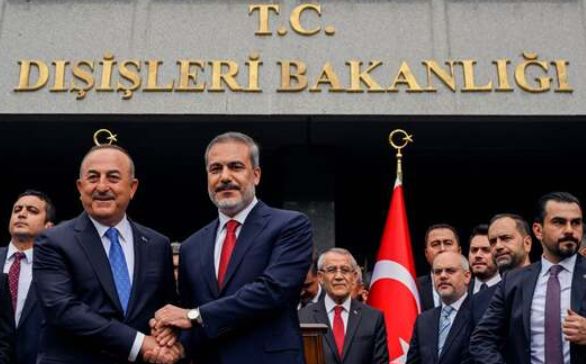 Türkiye'de, Hakan Fidan, Dışişleri Bakanlığı görevini Mevlüt Çavuşoğlu'dan devraldı